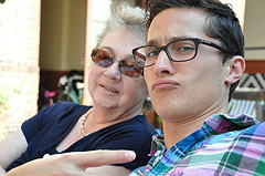 *Geburstagskind*am*posen*mit*Oma*